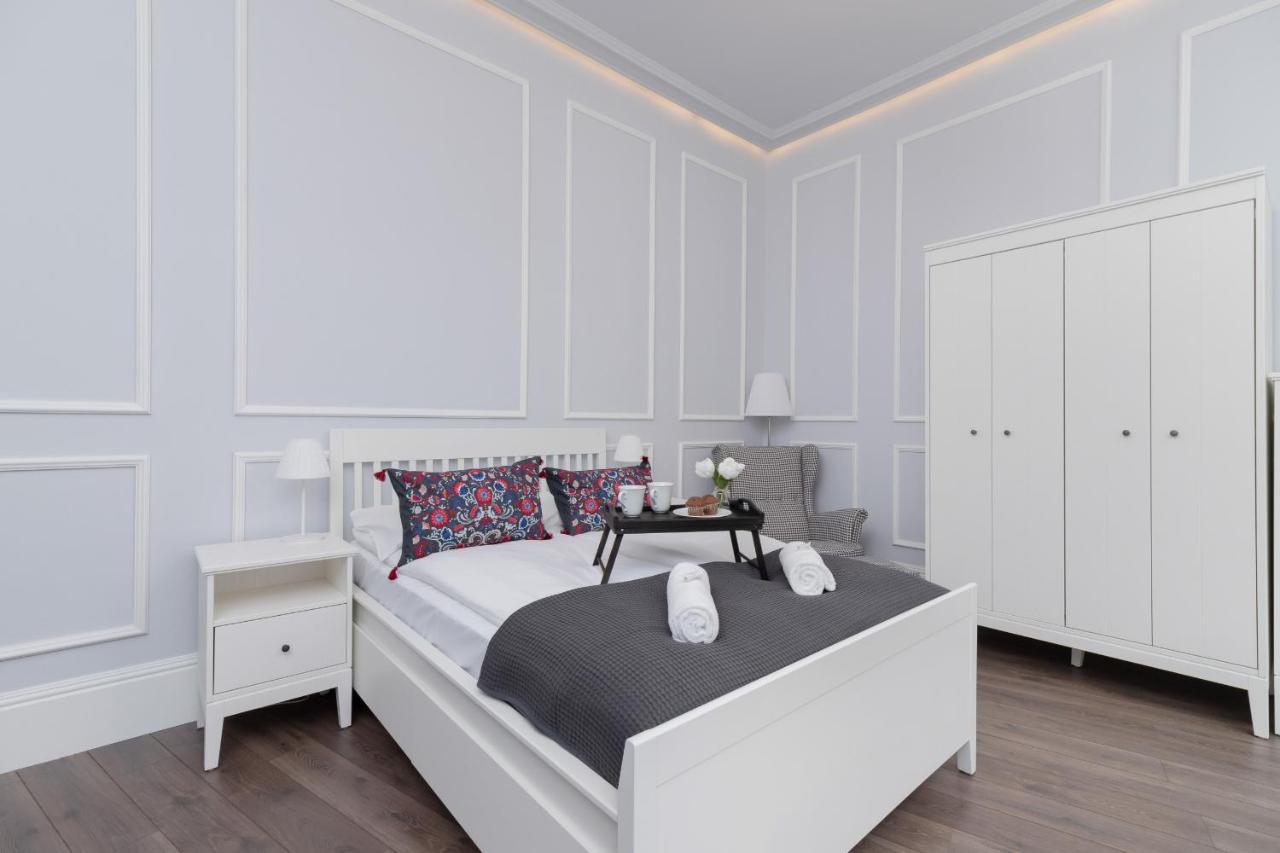 Perla Starego Miasta Kamienica Czapskich By Noclegi Renters Krakau Exterior foto