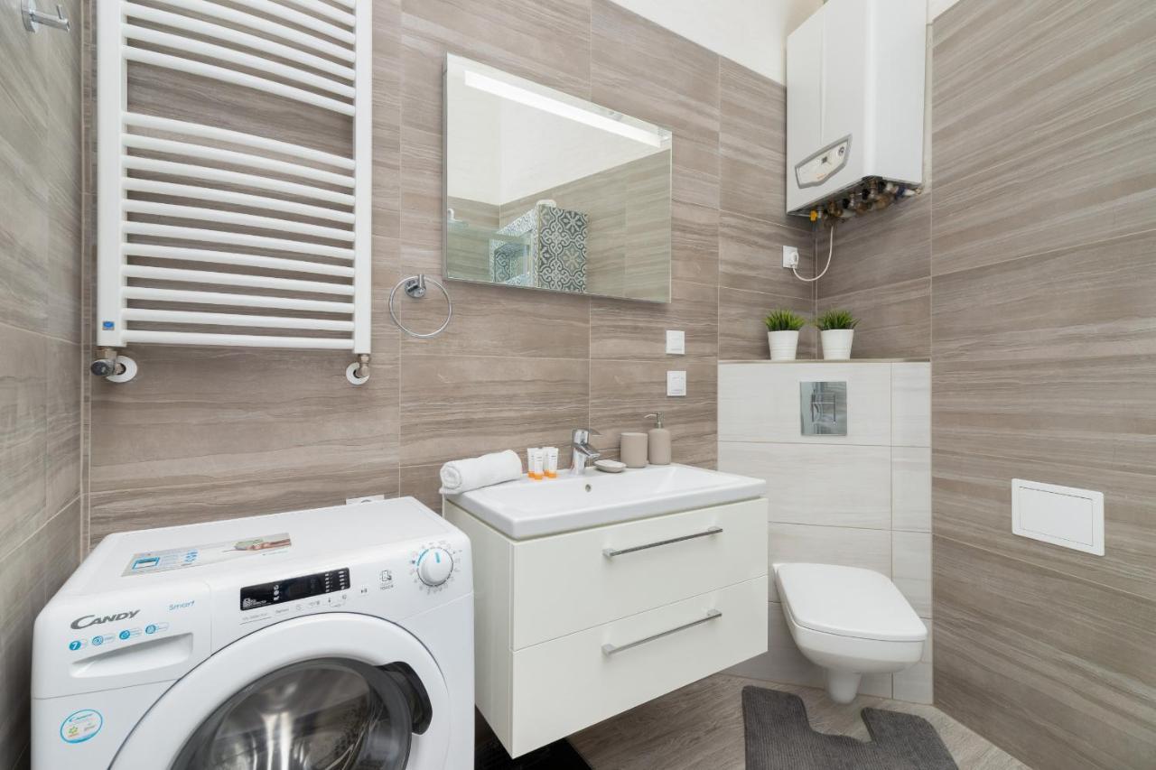 Perla Starego Miasta Kamienica Czapskich By Noclegi Renters Krakau Exterior foto
